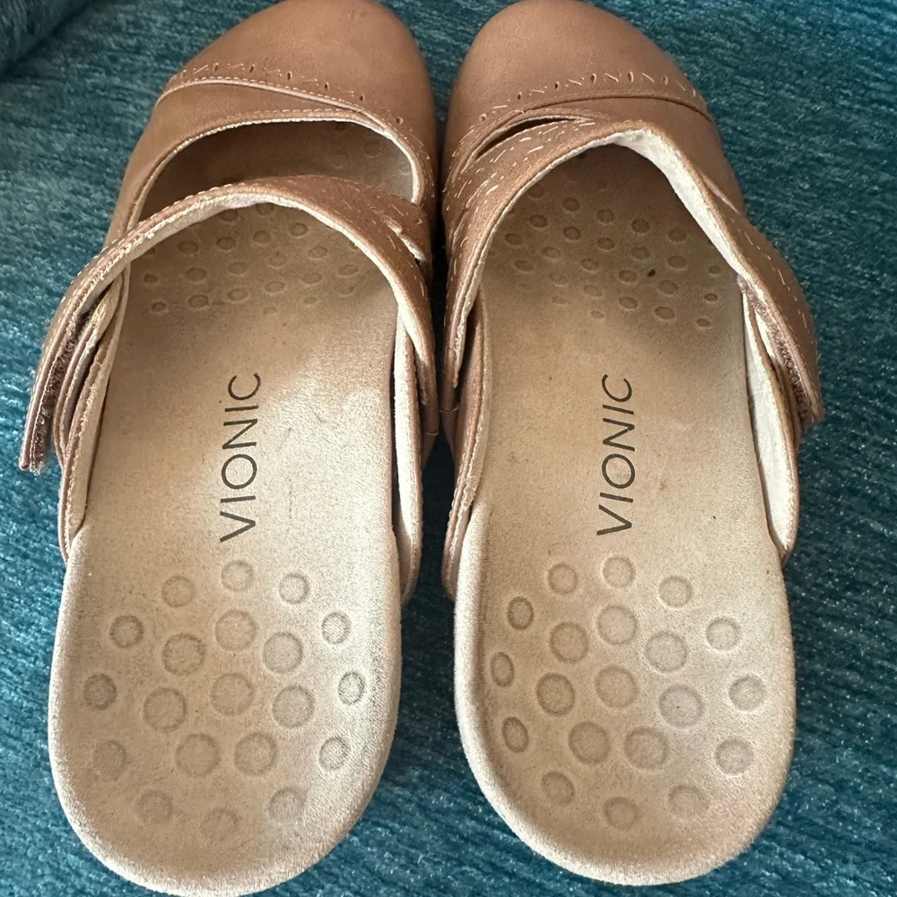 Vionic Clogs - Picture 2 of 6